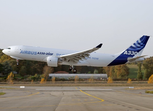 Avion cargo à long rayon d'action Airbus A330-200F pour le transport de fret et de marchandise à travers le monde