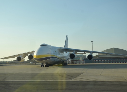 Avion cargo Antonov AN-124